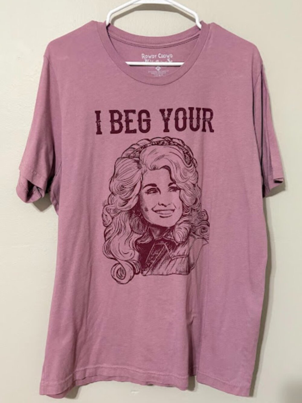 Rowdy Crowd Dolly Parton "I Beg Your Parton" Graphic Tee - Mauve XL